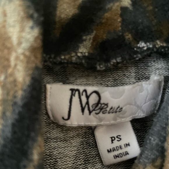 Short sleeve mock turtleneck - Picture 3 of 3